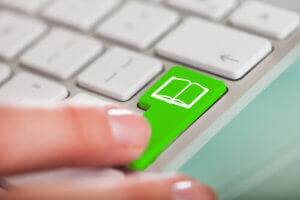Image d'ordinateur portable avec le bouton vert